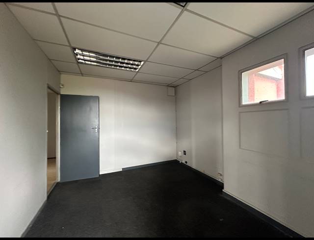 129.40M² OFFICE TO LET IN HIGHVELD